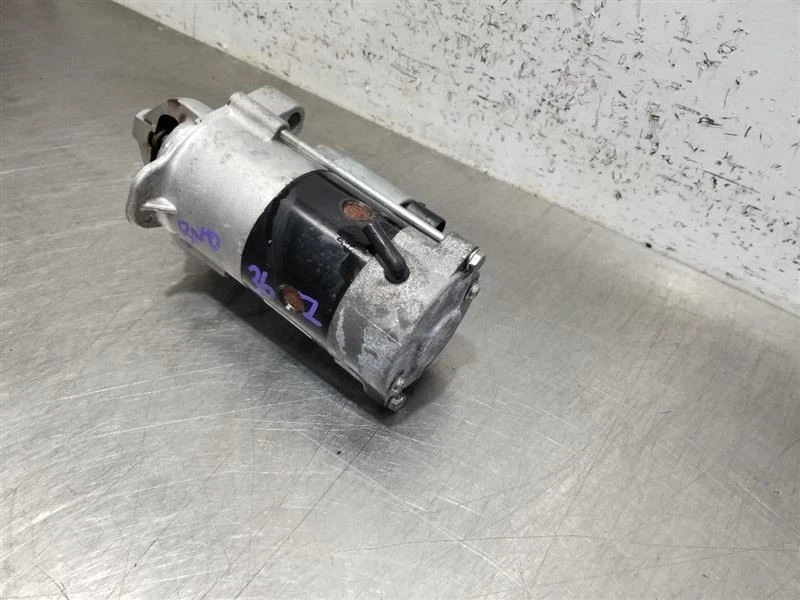 Chevy Camaro 20 2020 motor de arranque de 2,0 L  Foto 4 de 4