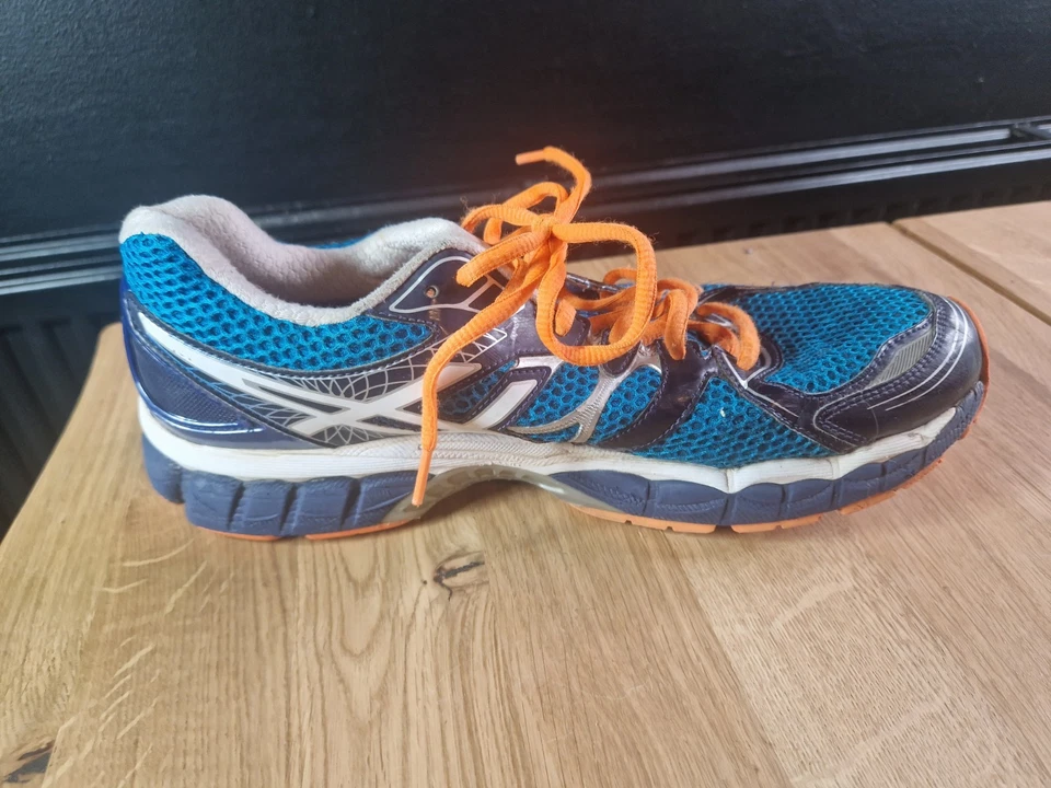 ASICS Gel Nimbus 16 (T435N) Scarpe da Ginnastica Uomo Blu Arancione UK: 8,5 EU: 43,5 - Immagine 2 di 4