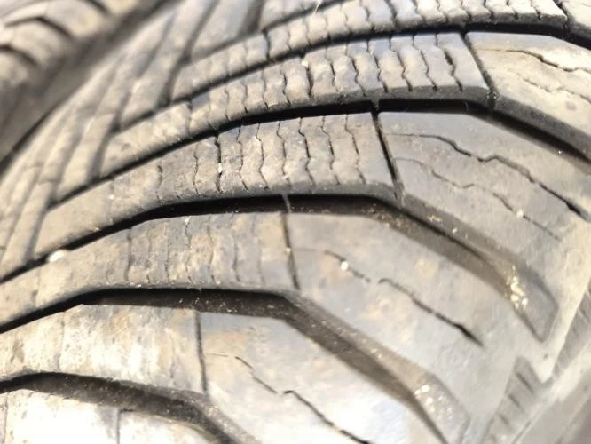 Pneu 215/65 R17 103 H MICHELIN Hiver - Photo 3/4