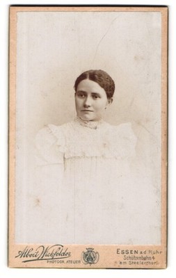 Fotografie Albert Wickfelder, Essen a. d. Ruhr, Schützenbahn 4, Junge Dame mit  