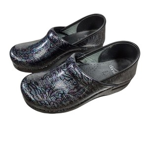 crocs 2 day shipping