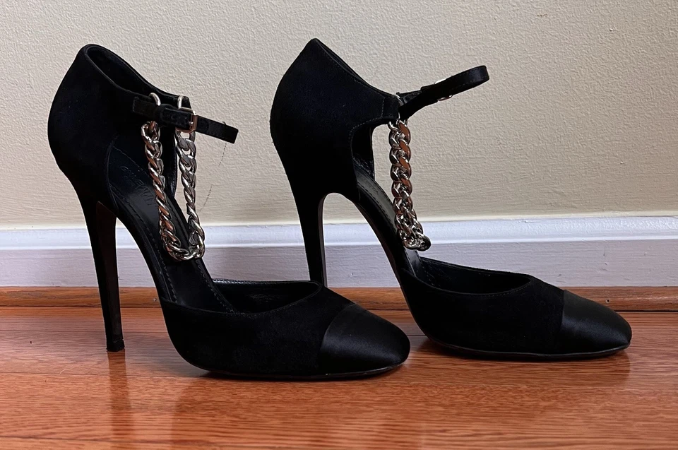 Zapatos de salón Giambattista Valli MaryJane de gamuza negra satinada con cadena talla 9 Foto 4 de 4