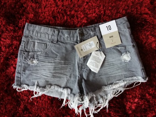 NEU MIT ETIKETT - DENIM & CO - GRAUE DAMENSHORTS IN MINI-RAUSCHENOPTIK - GRÖSSE 10
