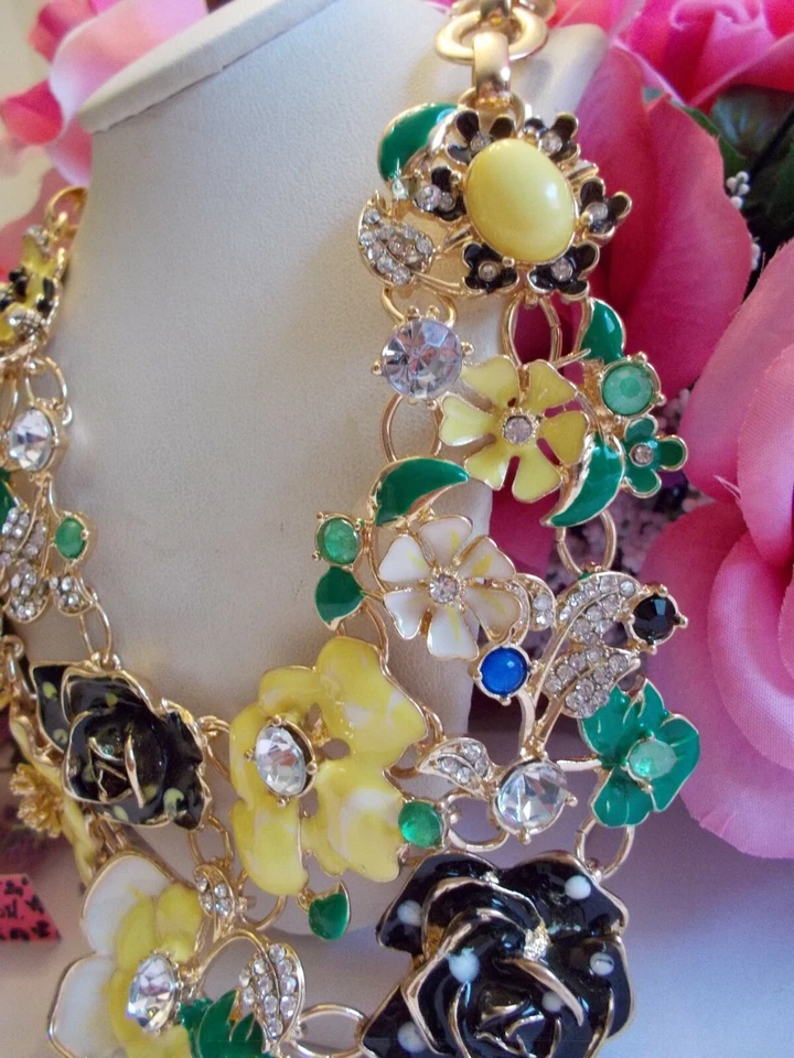BETSEY JOHNSON LUSCIOUS 黄色水晶和珐琅镶嵌花卉花园项链  — 第 4/4 张图片