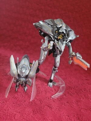 Halo 4 Prometheaner und Watcher von McFarlane 