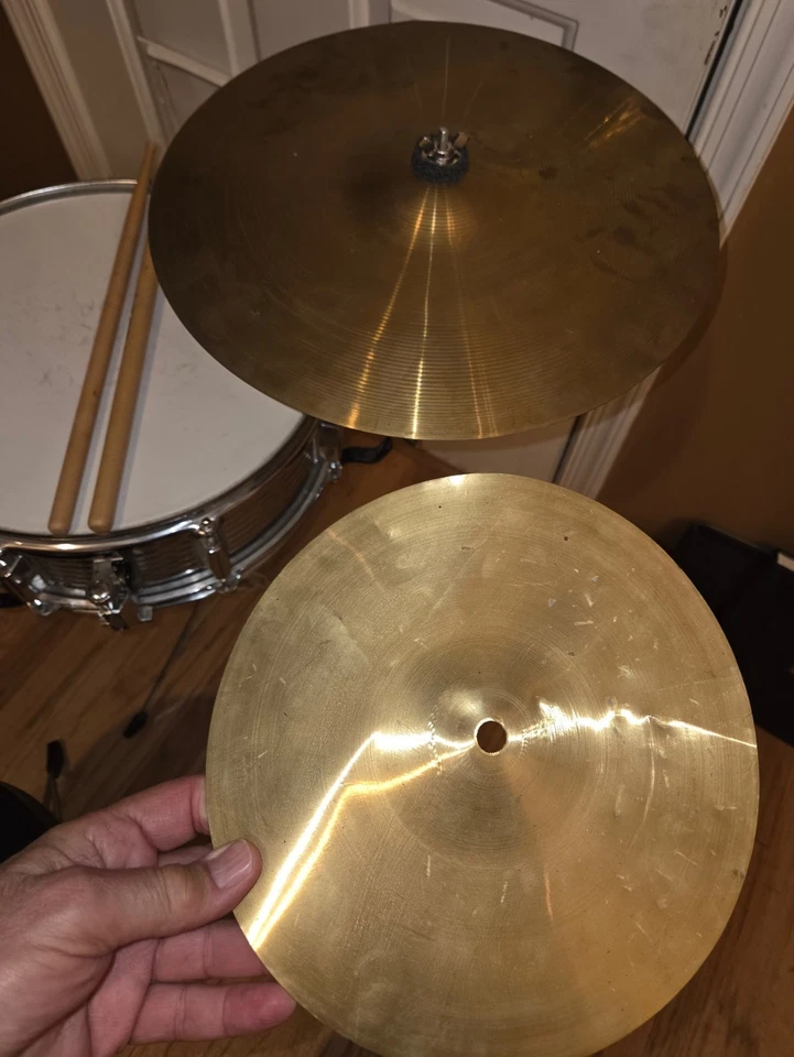 Caja de percusión de cañón con soporte, asiento y 2 platillos y palos Foto 3 de 4