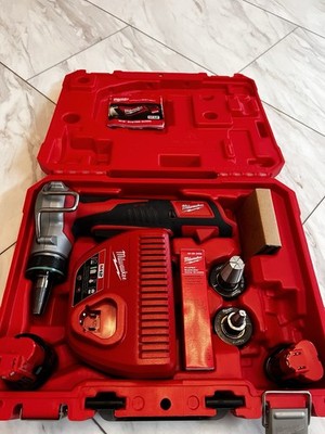 Milwaukee M12 Cordless ProPEX Expansion Tool Kit (Model 2432-22)