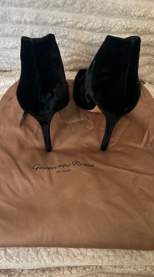 gianvito rossi vamp black velvet ankle boots size 5.5 - Image 2 of 4