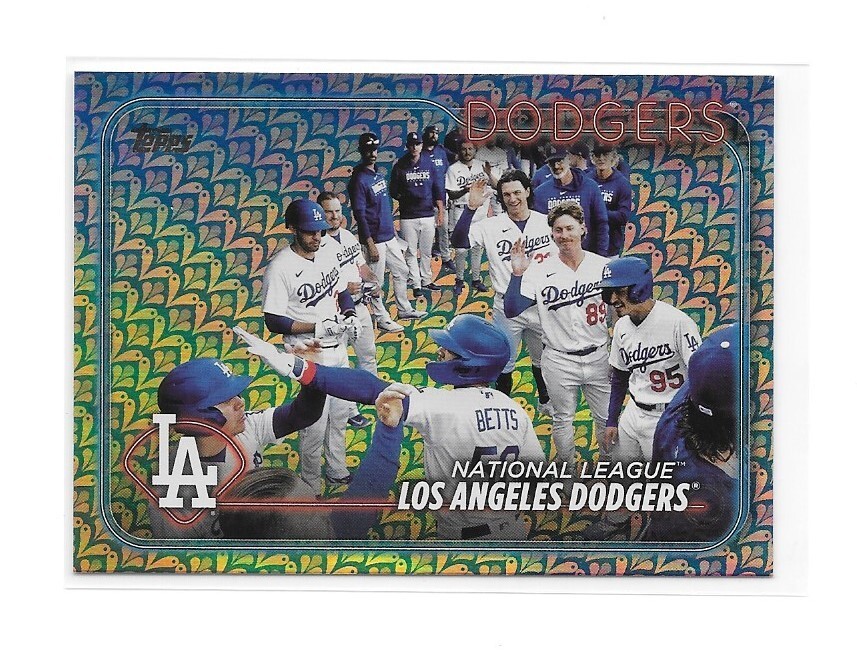 Mookie Betts LOS ANGELES DODGERS Team Card 2024 Topps #183 HOLIDAY Foil SP Qty.