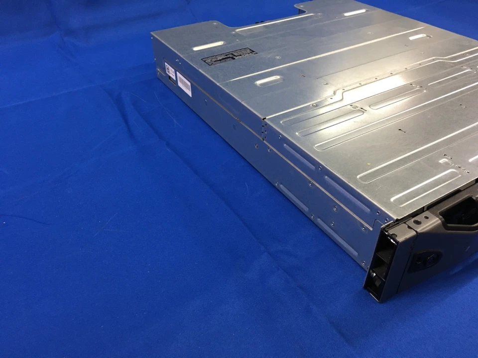 Dell PowerVault MD3200i - 2U - 0GB RAM - 12x 600GB 15K SAS HDD with Rails - Image 4 of 4