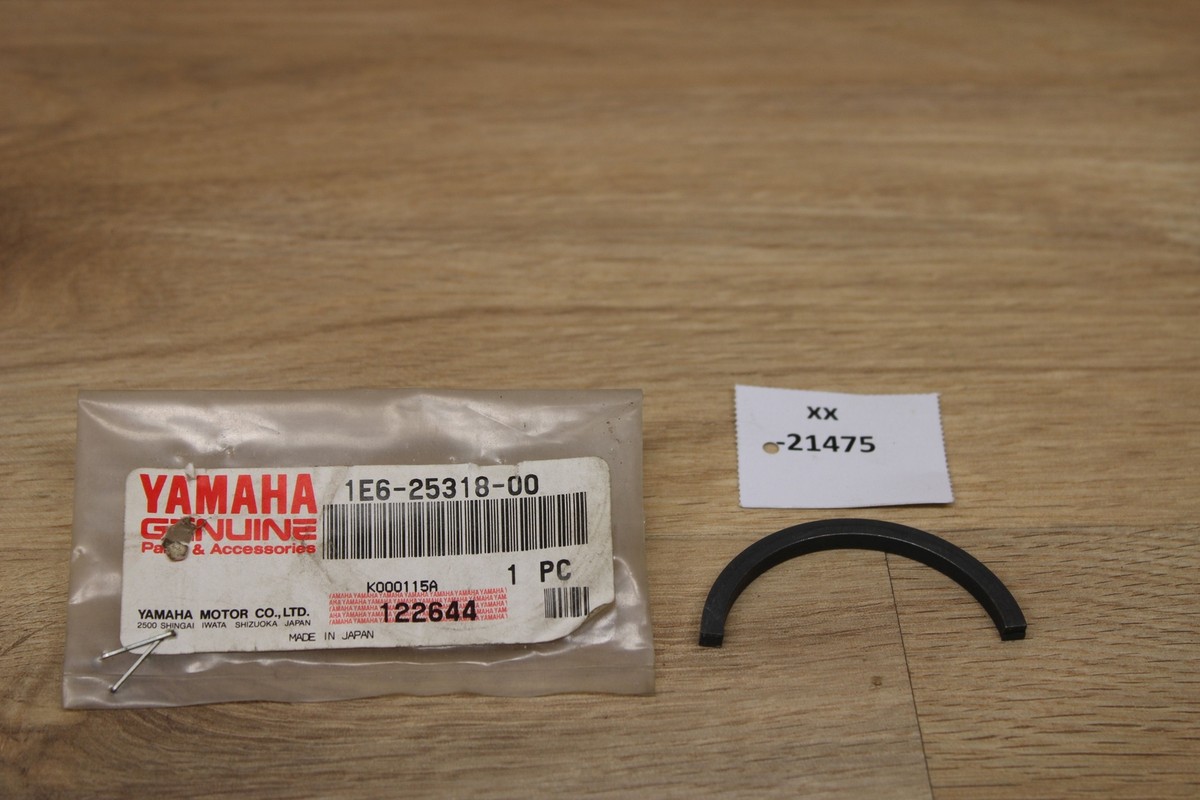 とと！ KB Protocol Folding Knife Gray Titanium Handle M390 Tanto