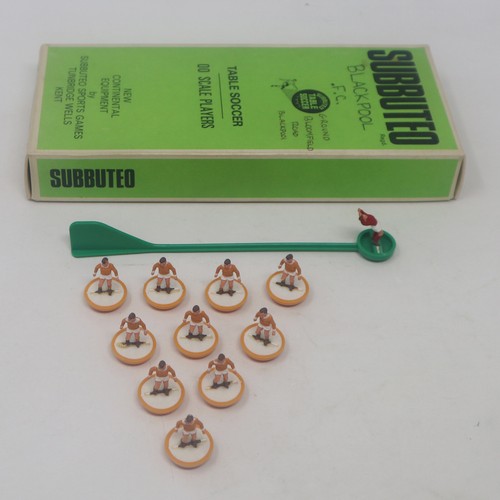 VINTAGE SUBBUTEO THE FOOTBALL GAME TABLE SOCCER 00 SCALE PLAYERS BLACKPOOL F.C. - Picture 5 of 10