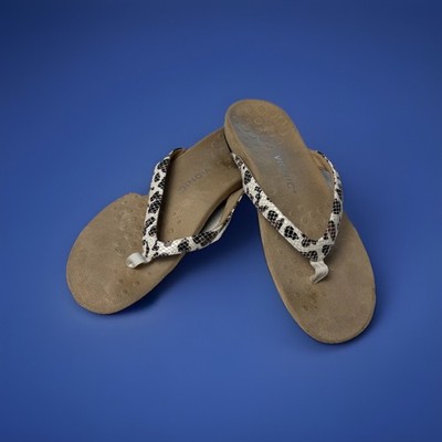 Vionic Dillon White Leopard Flip Flops-size 11 pre-owned