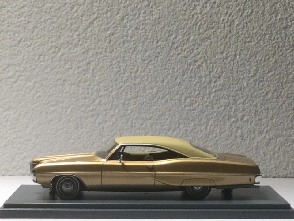 ""NEO 1:43 Pontiac Bonneville HT Coupé  1968 Gold Modell Nr:44110"" - Immagine 2 di 4