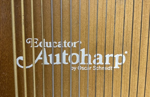 Oscar Schmidt Brown Educator Chromatic Autoharp - Picture 5 of 6