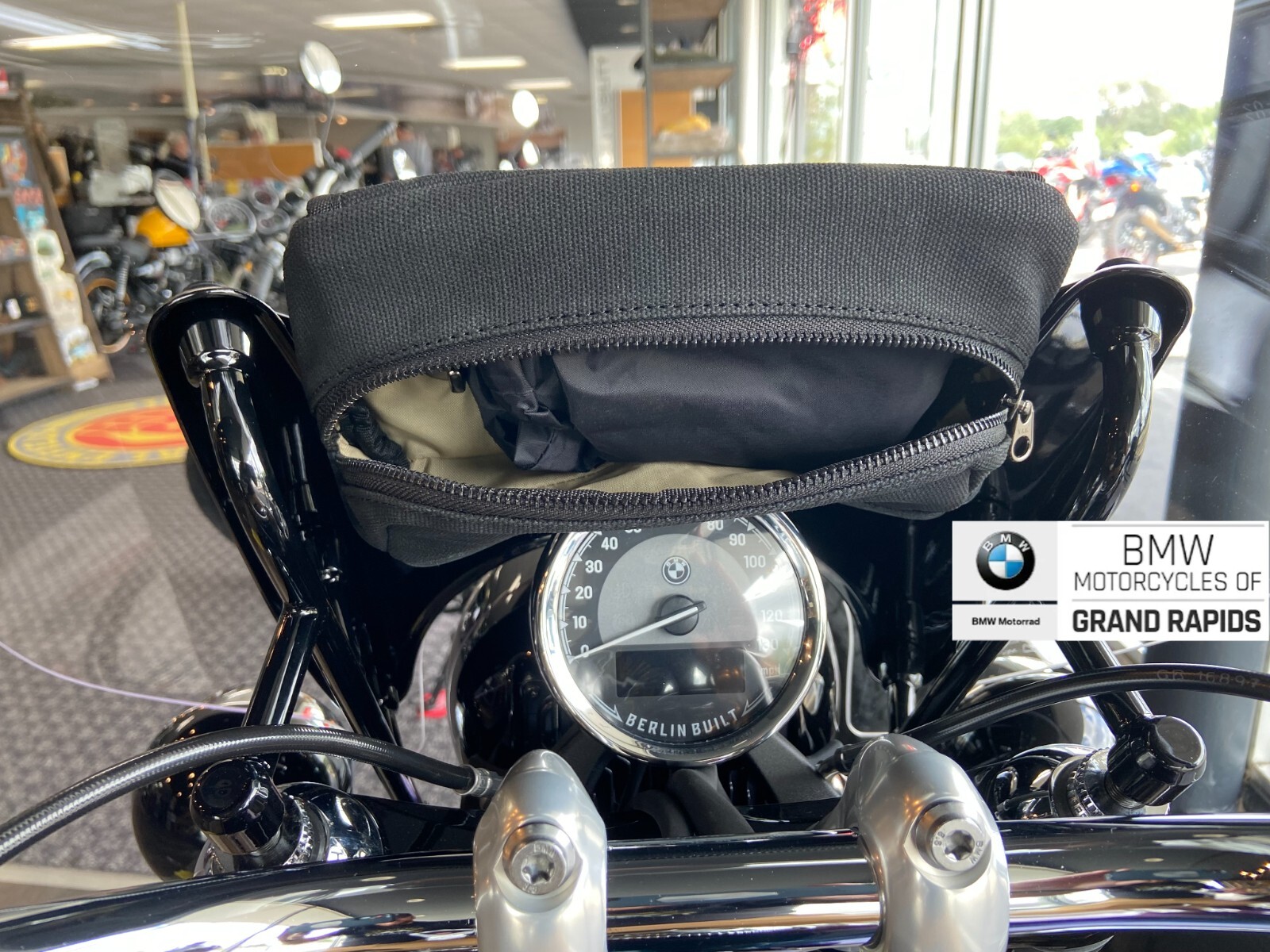 BMW WINDSHIELD BAG 77492465636 FITS 2021-2022 BMW R18 CLASSIC | eBay