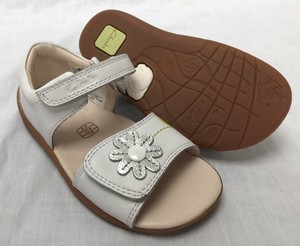 clarks girls white sandals
