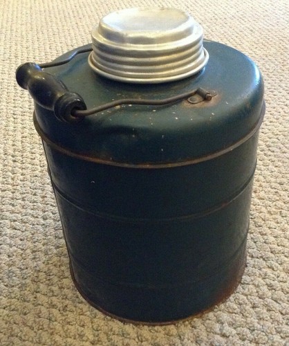 Antico thermos rotondo in metallo - Foto 4 di 12