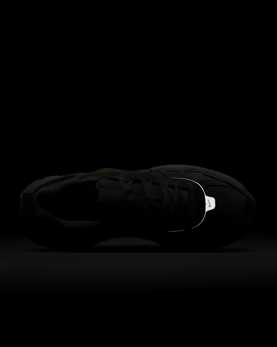 NIKE V2K ラン ロトッフ スニカ HV4314 030 Nike V2K Run - HV4314-030 Release Date, Raffles & Where To Buy