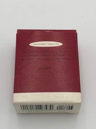 Sello de adorno de recuerdo Hallmark de aprobación de elfos “lo antes posible” con fecha 1994 - Imagen 2 de 5