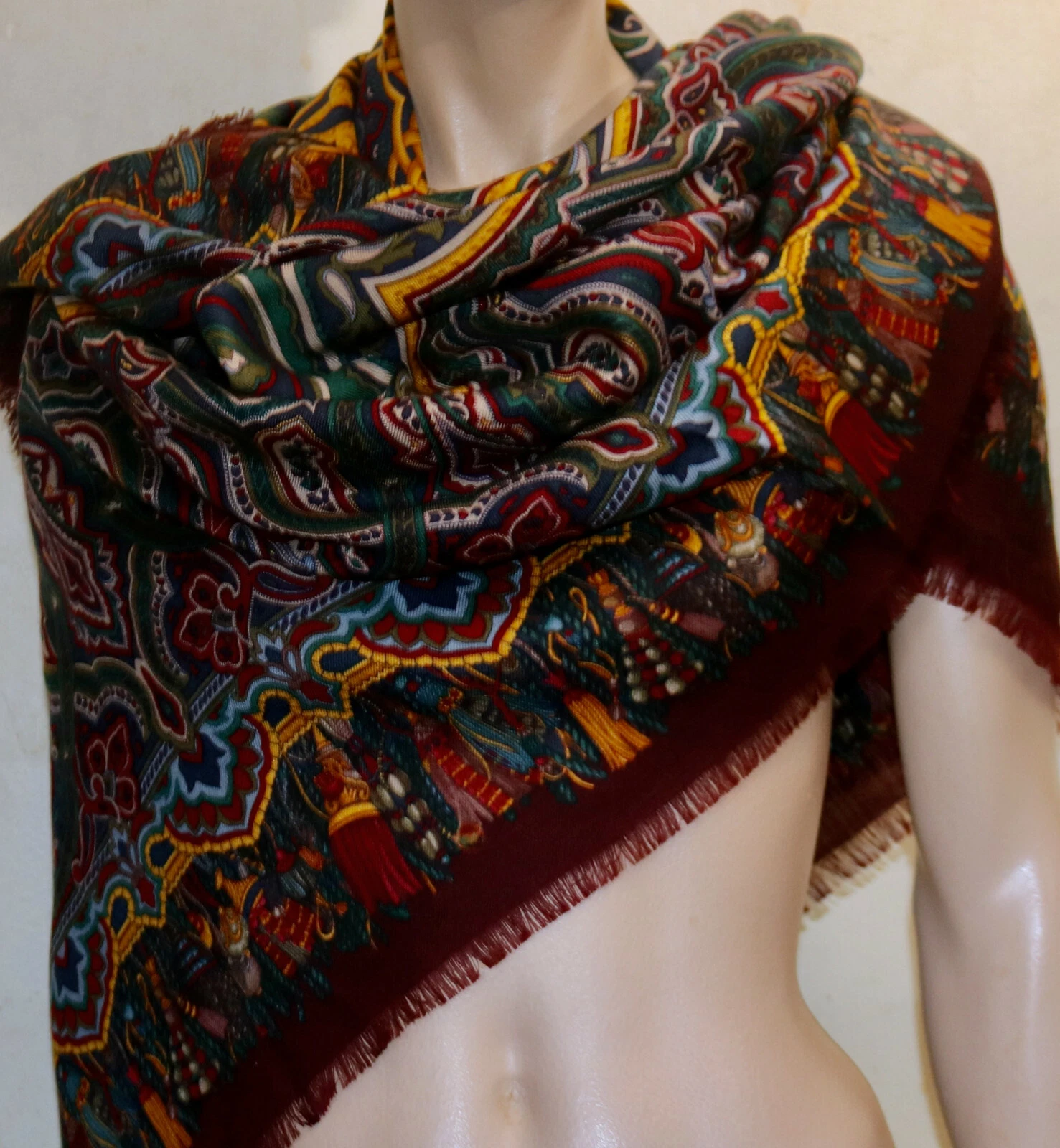 GUCCI élégant châle foulard laine cachemire soie frangé