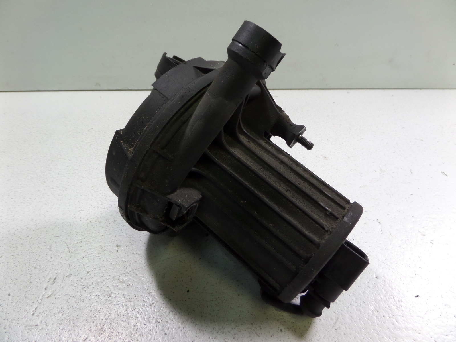 0005 VW Jetta Golf MK4 VR6 2.8 Secondary Air Pump 022131083B 120K