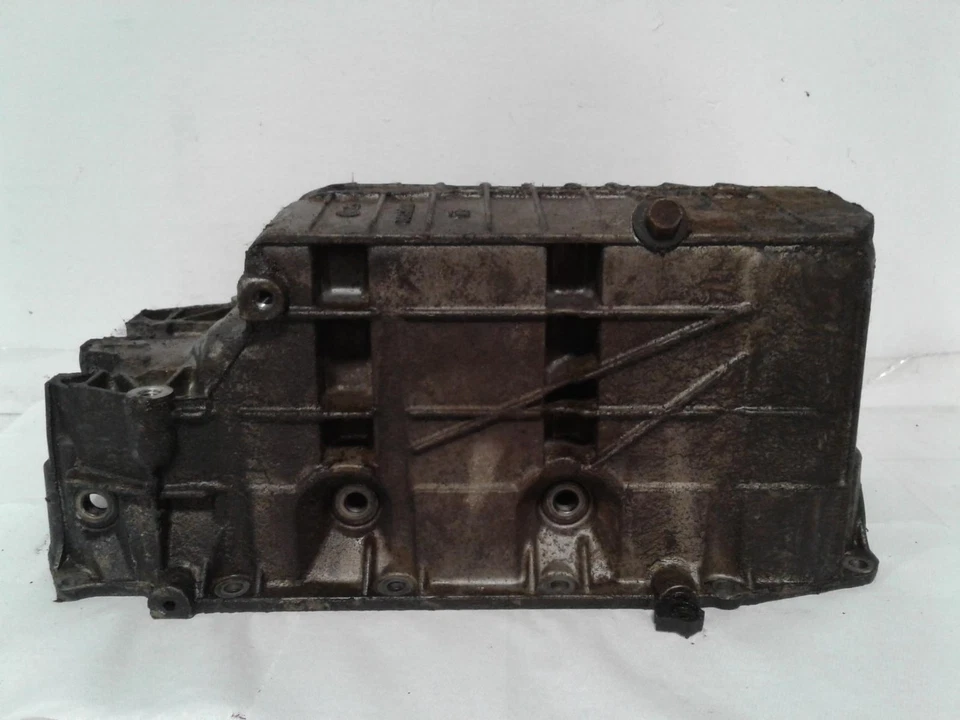 Used Engine Oil Pan fits: 1995 Chevrolet Corsica 6-191 3.1L w/o oil level sensor - Imagem 2 de 4
