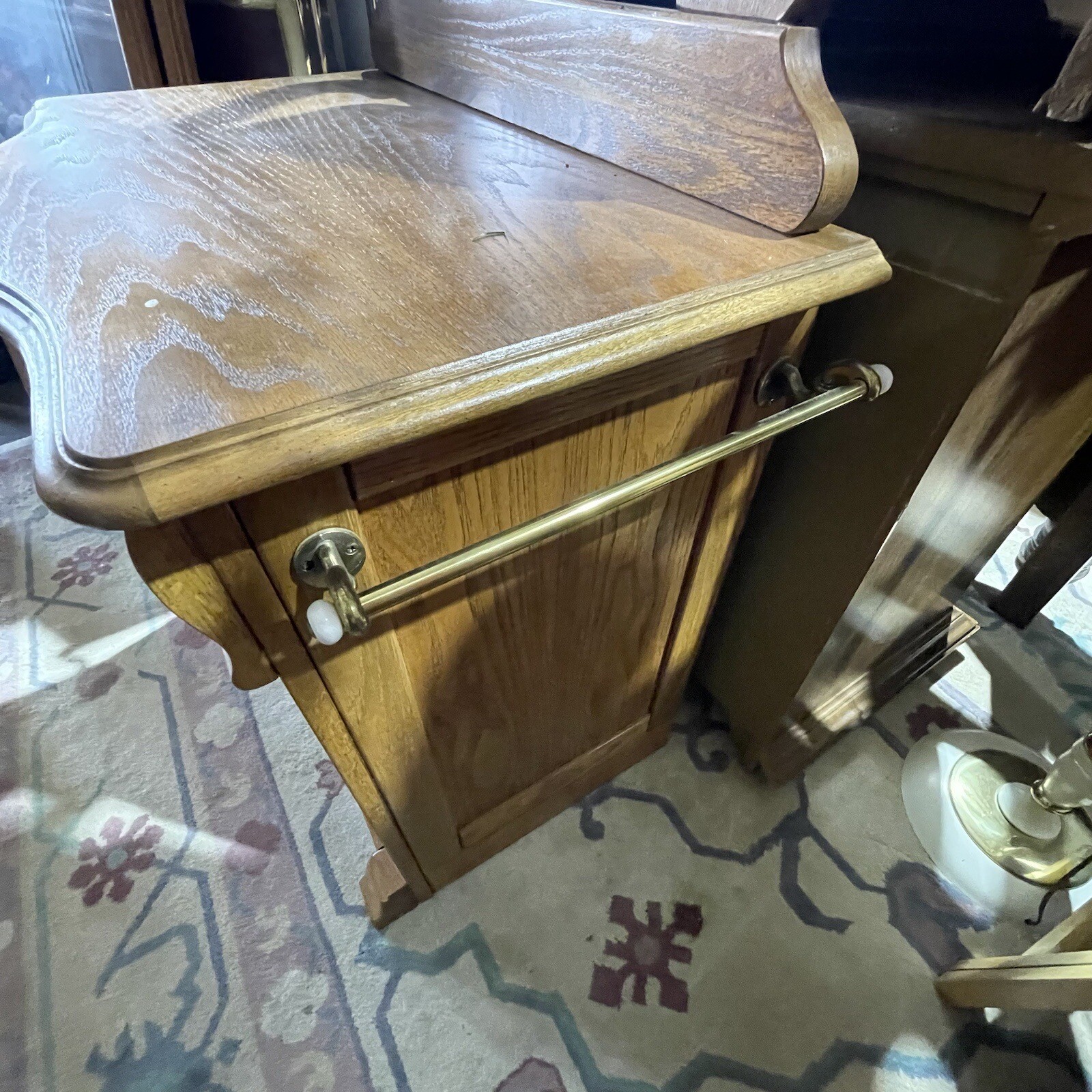 Vintage Pulaski Furniture Keepsakes Collection Golden Oak Dresser with