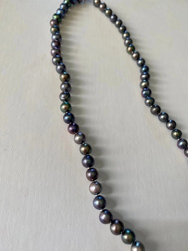 small saltwater 18 inch beaded iridescent black Pearl Necklace - Picture 2 of 3