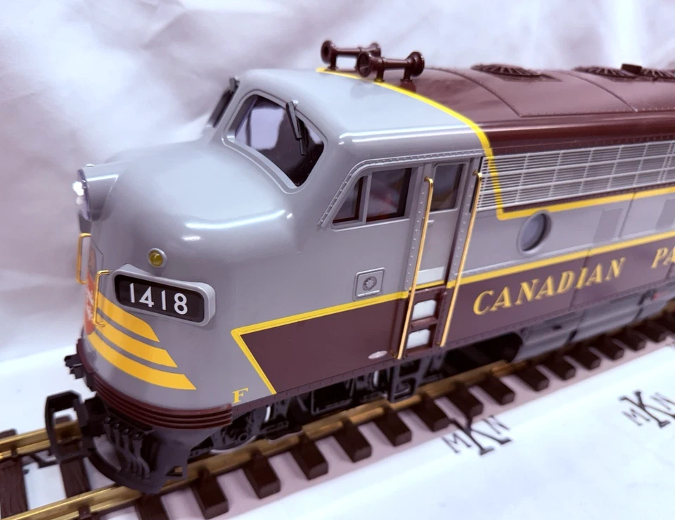 LGB 27570 G Scale Canadian Pacific EMD F7 Powered Diesel Locomotive #1418 MINT - Image 3 of 4