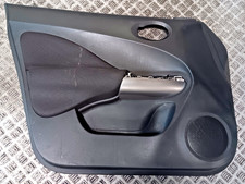 2011 NISSAN JUKE MK1 (F15) - 5DR NSF FRONT PASSENGER SIDE DOOR CARD
