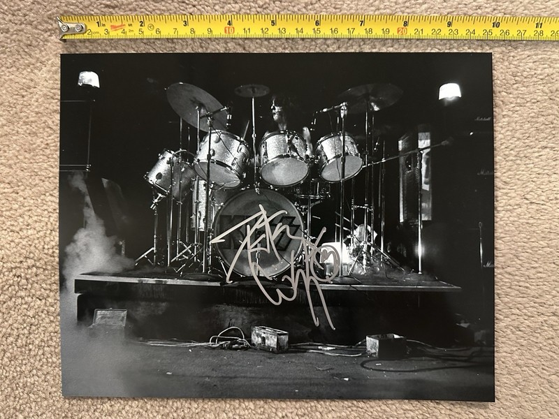 Peter Criss Signed Autographed KISS Photo 8x10
