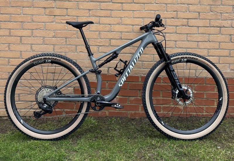 Specialized Epic 8 Comp Medium Upgraded To Full XT Di2 And Carbon Wheels