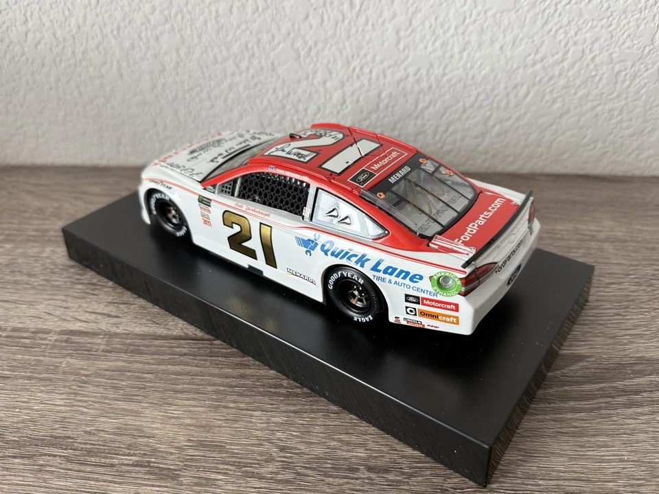 Paul Menard Cale Yarborough 2018 Auto Darlington Throwback 1/24 Triple Corona Foto 4 de 4