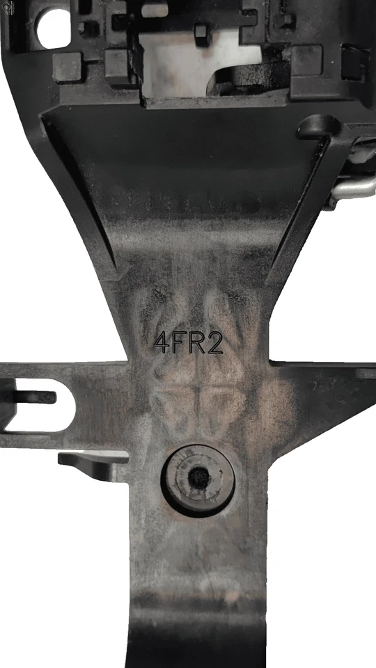 SOPORTE BASE MANIJA PUERTA PASAJERO DELANTERO 2021-2024 TOYOTA RAV4 PRIME OEM Foto 3 de 4