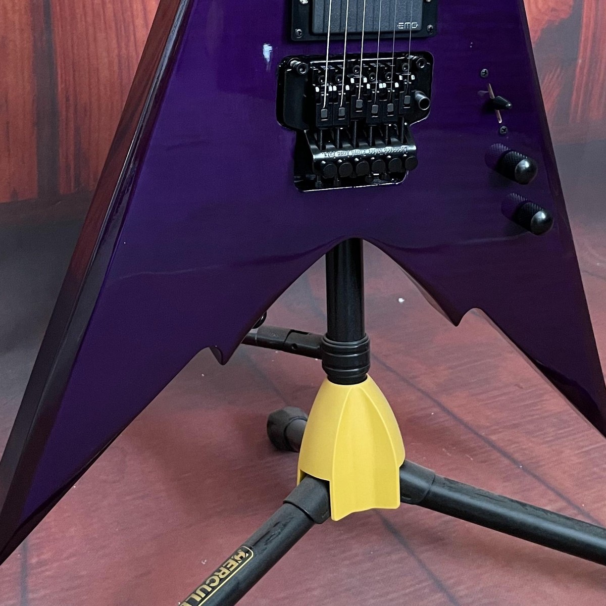 送料無料!セイモアダンカンピックアップグローバージャクソンランディVフライングV Jackson Flying King V Electric Guitar, Glossy Black