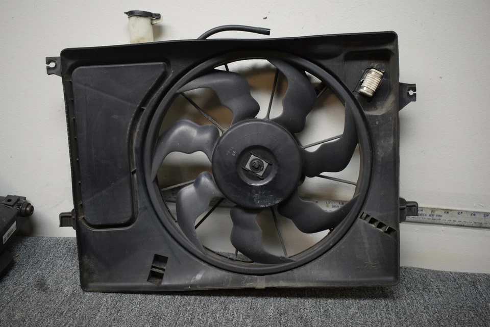 HYUNDAI ELANTRA 2011-2013 MONTAJE VENTILADOR RADIADOR REPUESTO Foto 4 de 4