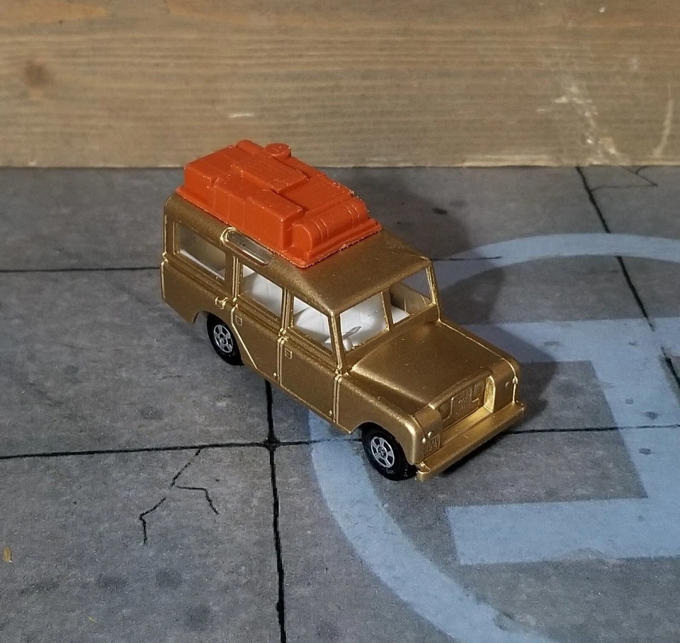 MATCHBOX SUPERFAST N°12c LAND ROVER 109 SAFARI GOLD 1970 RESTAURATO Scala 1:72 - Immagine 2 di 4