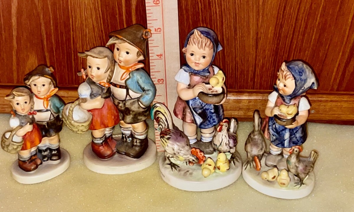 Goebel Hummel Gallery Collection 最新ニュース 4 pcs Goebel Hummel Figurine Feeding Time 199/I Girl with Chickens