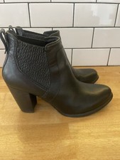 Stivaletti UGG donna 9,5 Jayne stivaletti neri in pelle con tacco a blocco