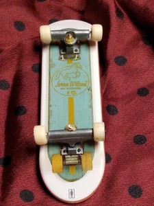 finger flip skateboard