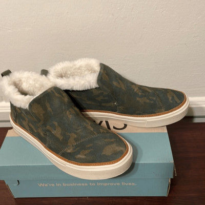 Toms Paxton faux fur trimmed sneaker size 7,5