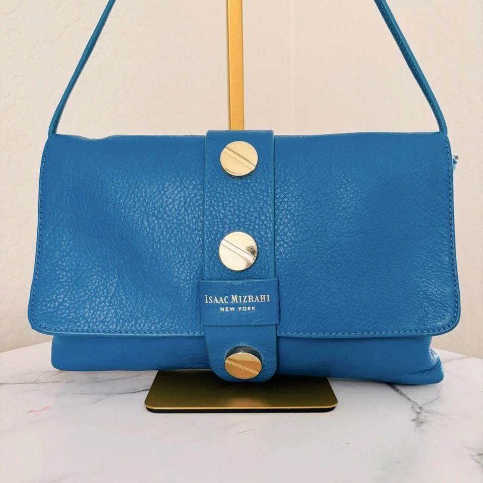 Bolso sin asas/bolso de hombro Isaac Mizrahi azul de cuero granulado Olivia detalles dorados Foto 2 de 4