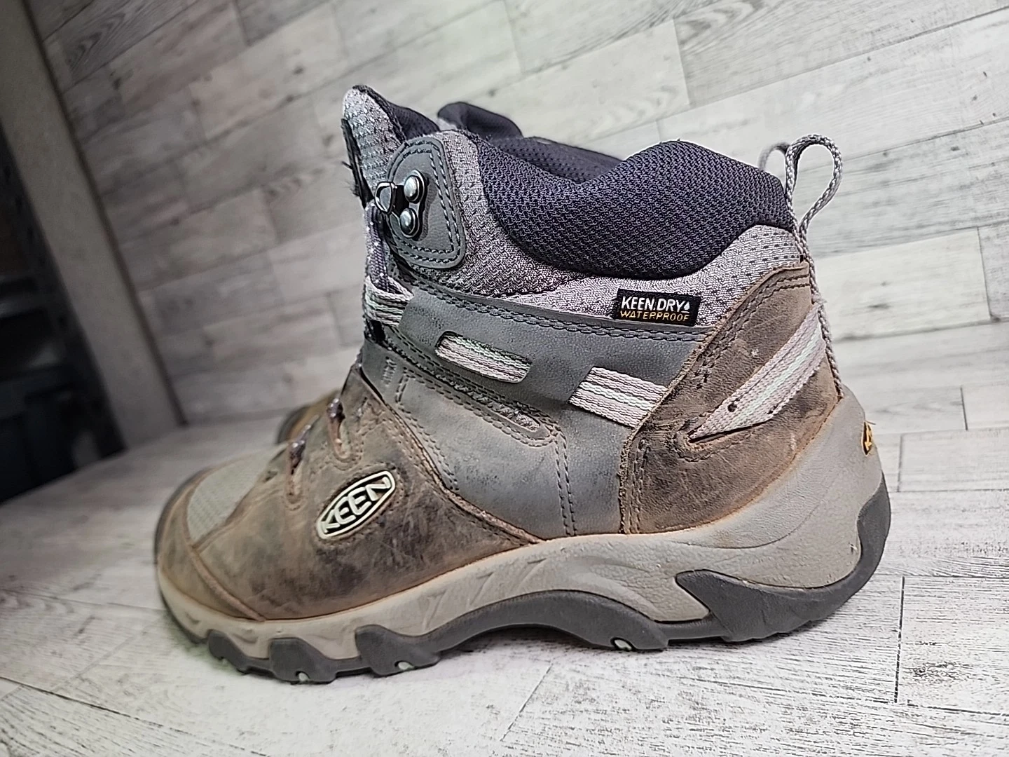Keen Steens Mid Womens Size 9.5 W Waterproof Camping Hiking Boots Leather
