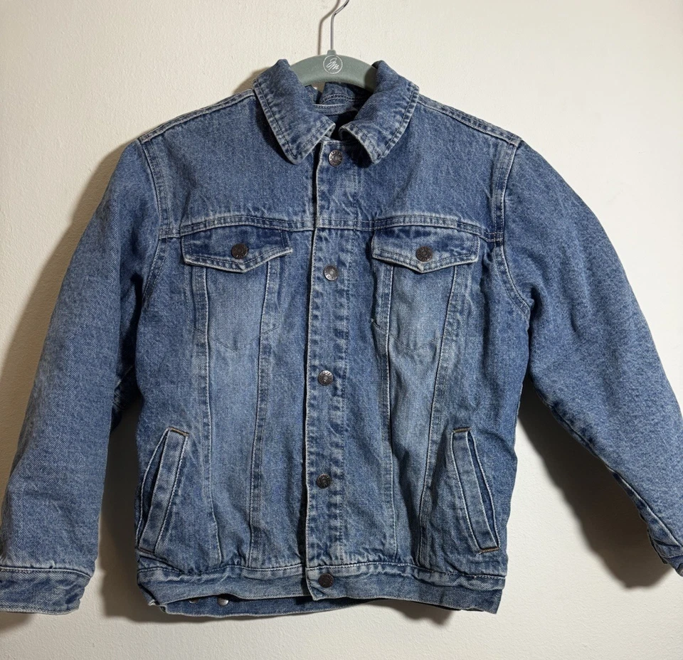 Chaqueta de mezclilla para camionero reciclada Unigender Children’s Place Boy’s talla 7-8 excelente estado Foto 2 de 4