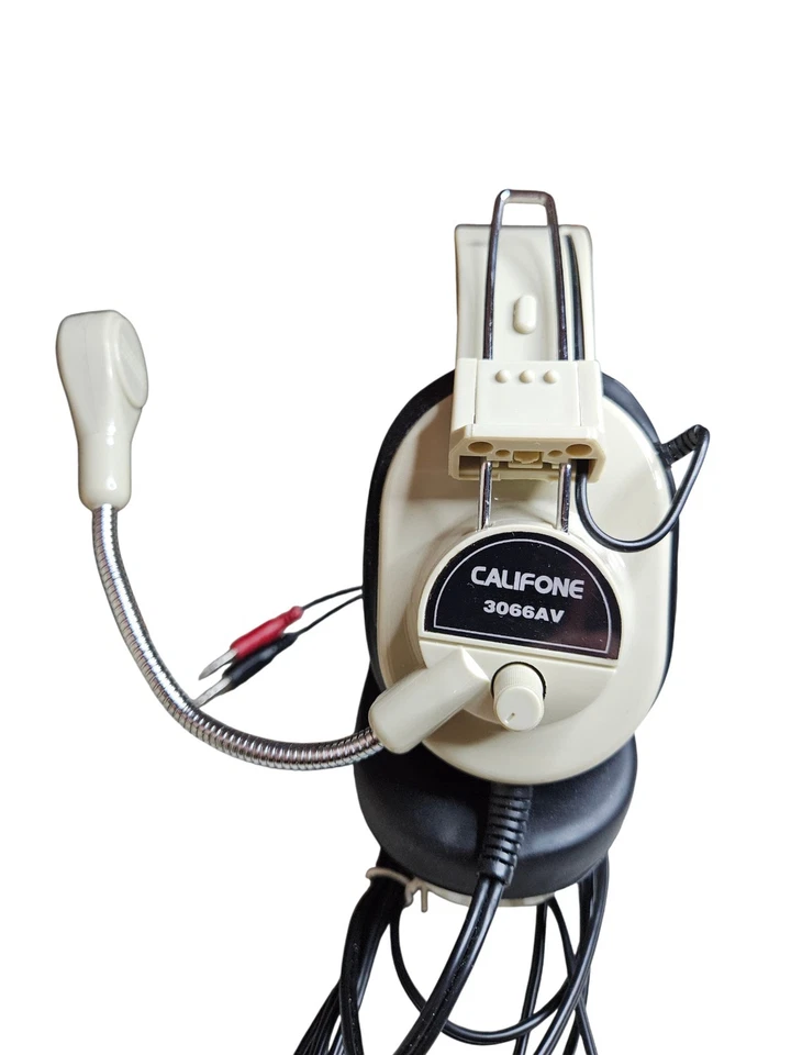 Fone de Ouvido Estéreo Over-Ear Califone 3066AV-USB com Microfone Gooseneck - Imagem 2 de 4