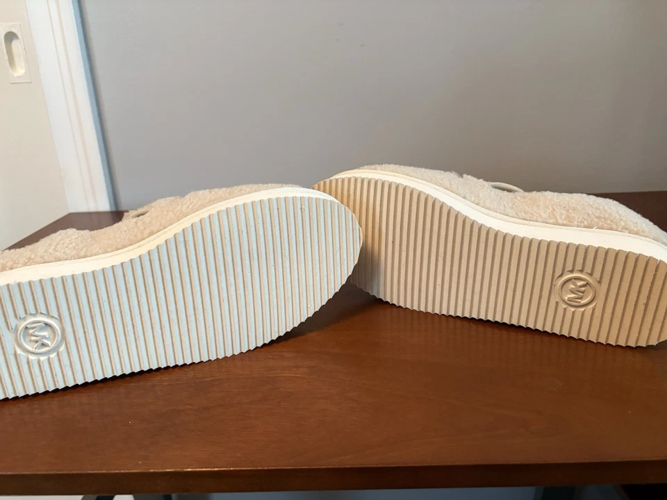 Zapatillas Sherpa Crema Natural Vellón Acogedoras Cadena Noa Para Mujer Michael Kors Nuevas sin Etiquetas Foto 4 de 4