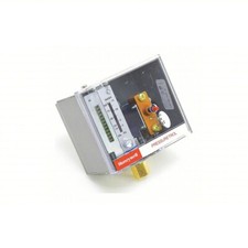 HONEYWELL Pressure Switch, 2 to 15 psi, M/R, Open-Rise: Fits Multiple Brand, Uni