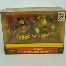 Teen Titans Robin  Cyborg San Diego Comic Con Mini Paperweight Yellow Box NEW