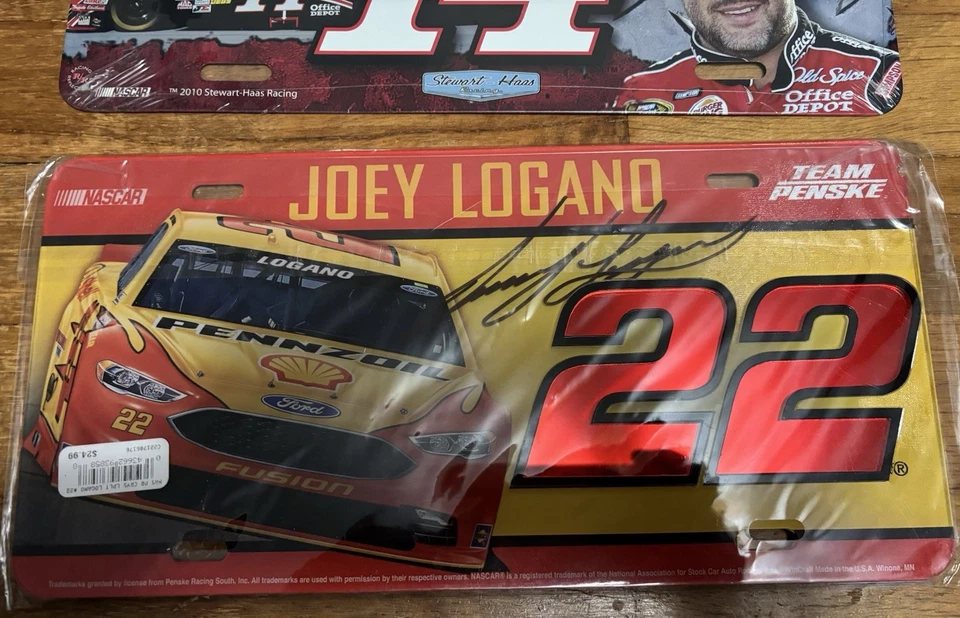 Lote de 3 matrículas Nascar (2 de plástico grueso, 1 de metal) firmadas por Joey Logano #22 Foto 2 de 4